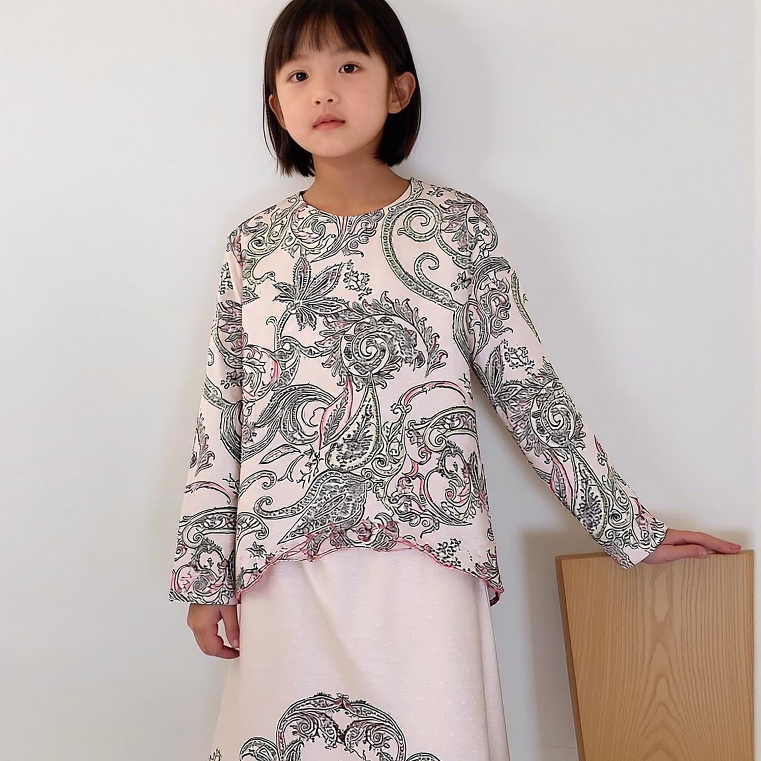 Set Baju Kurung Hari Raya TropiTykes Bercorak Bunga Paisley untuk Kehidupan Seharian Anda, Ritual Lembut Semasa Aidilfitri Bercorak Paisley Merah Jambu dan Hijau Muda 