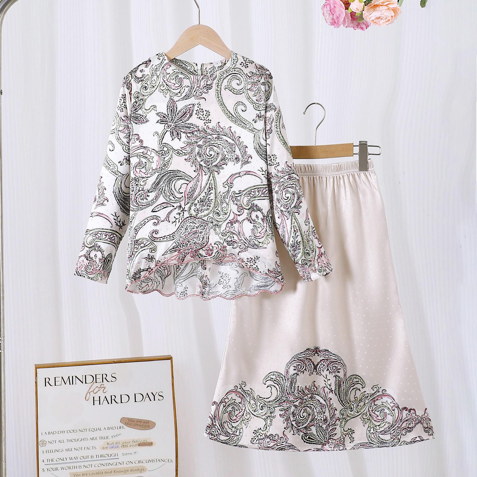 Set Baju Kurung Hari Raya TropiTykes Bercorak Bunga Paisley untuk Kehidupan Seharian Anda, Ritual Lembut Semasa Aidilfitri Bercorak Paisley Merah Jambu dan Hijau Muda 