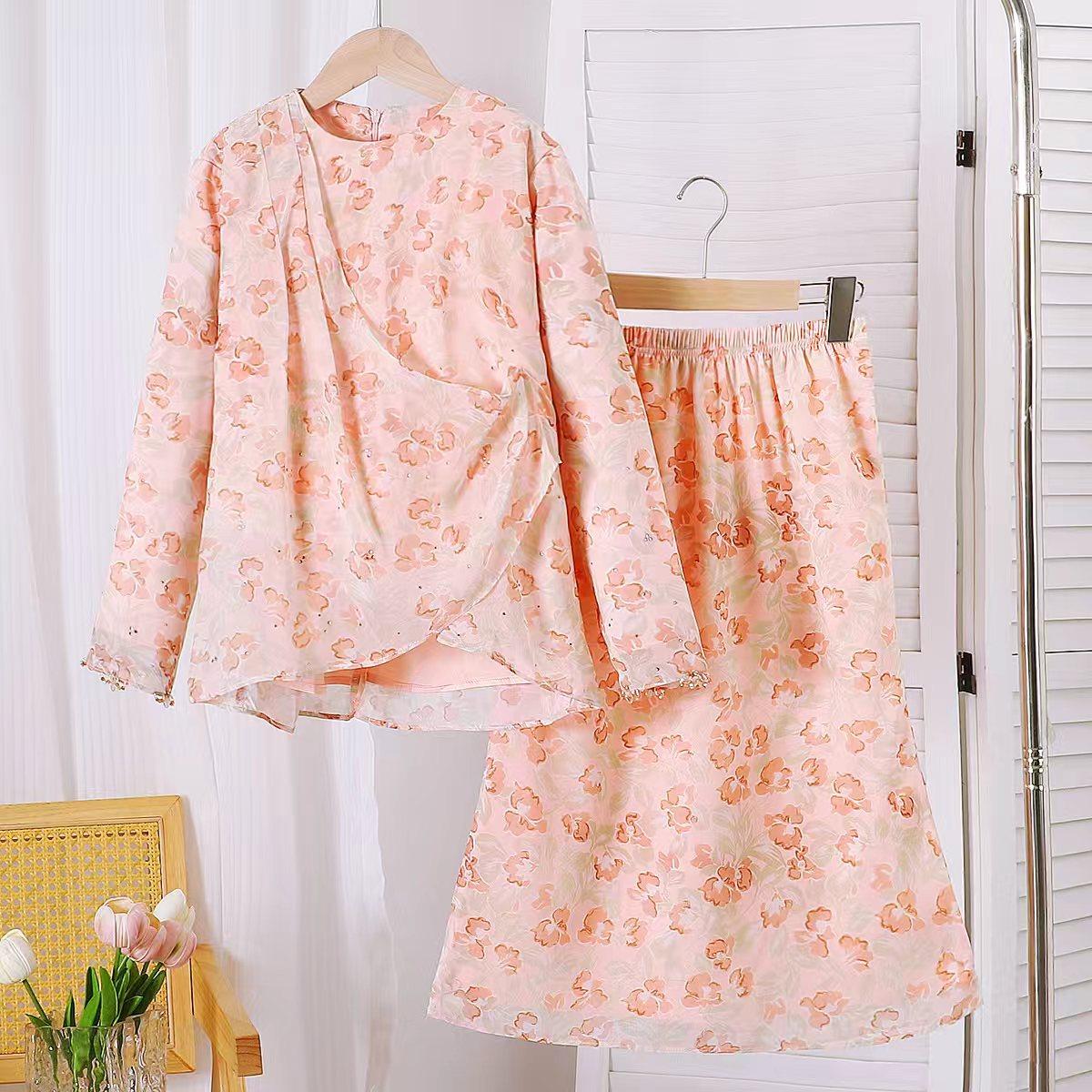 TropiTykes Muslimah Children's Baju Kurung Modern Floral Pattern Suitable for Raya & Occasions Polite Design Halal Lightweight Comfortable Fabric for Girls Patterned School Clothing Sleeve. Elegant and comfortable clothing