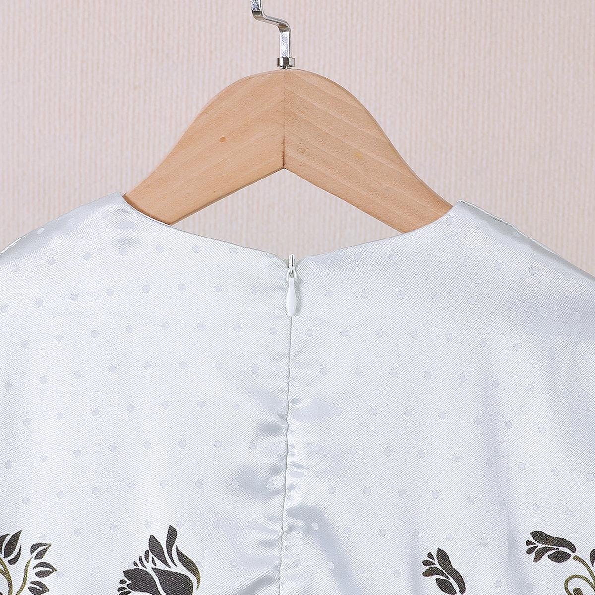 Set Pakaian Hari Raya TropiTykes Skirt Sarung Batik Hitam Putih untuk Kanak-kanak Perempuan Bercorak Bunga, Hiasan Renda, Lembut dan Selesa, Sesuai untuk Aktiviti Harian 