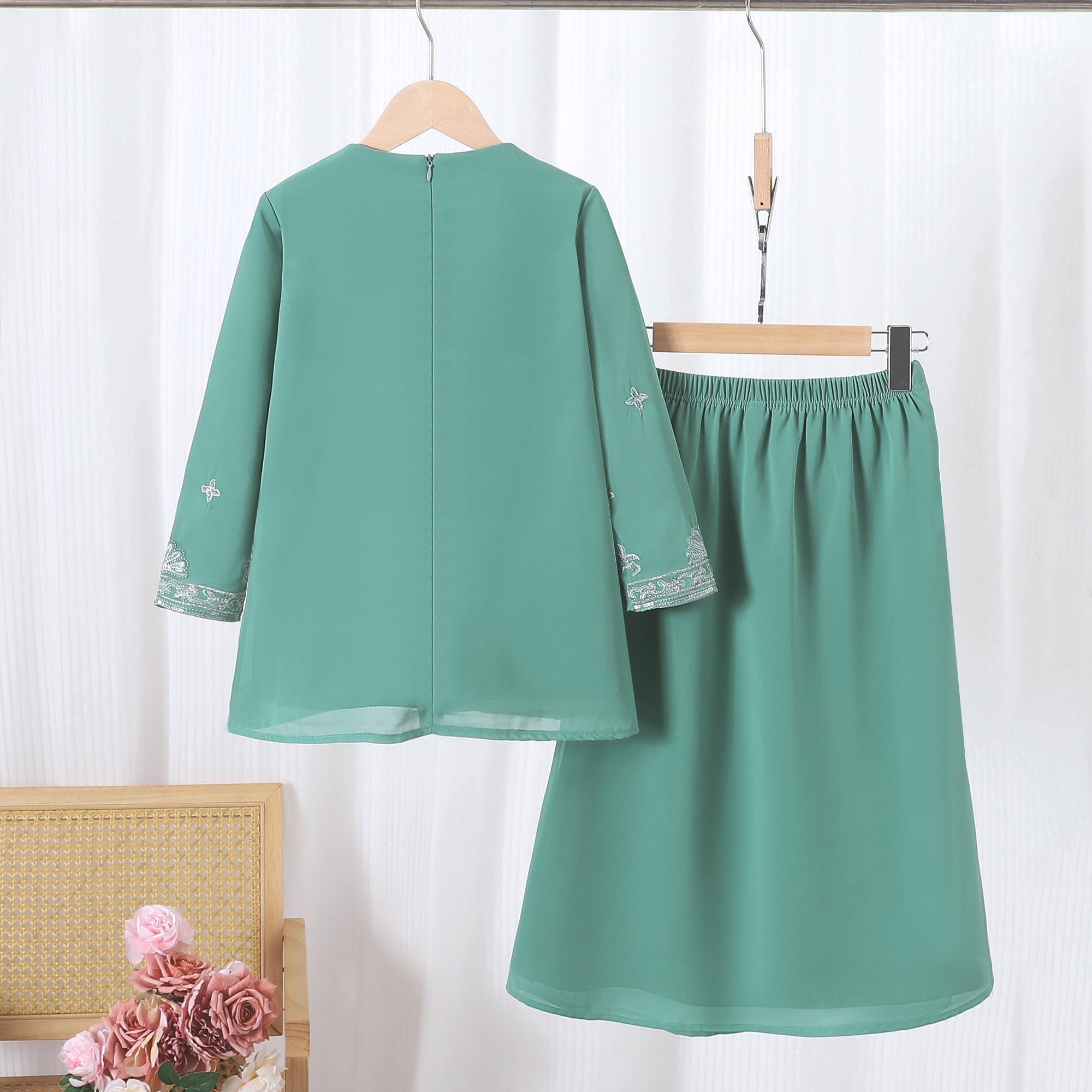 Baju Kurung Muslimah TropiTykes Mini Green Sulaman Elegan Lembut Selesa untuk Majlis Raya &amp; Wanita Muda. Pakaian yang elegan dan selesa. 